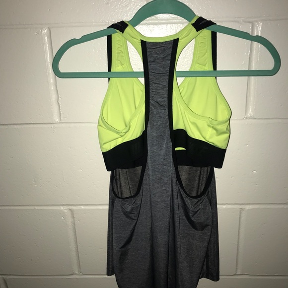 Nike tank top with built in sports bra - Picture 3 of 4